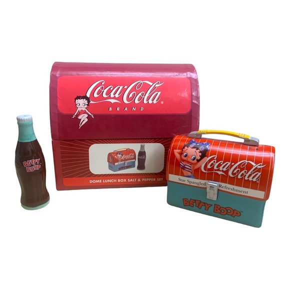 NIB 2004 Coca Cola Betty Boop Dome Lunch Box Salt & Pepper Collectible Set - Picture 1 of 15